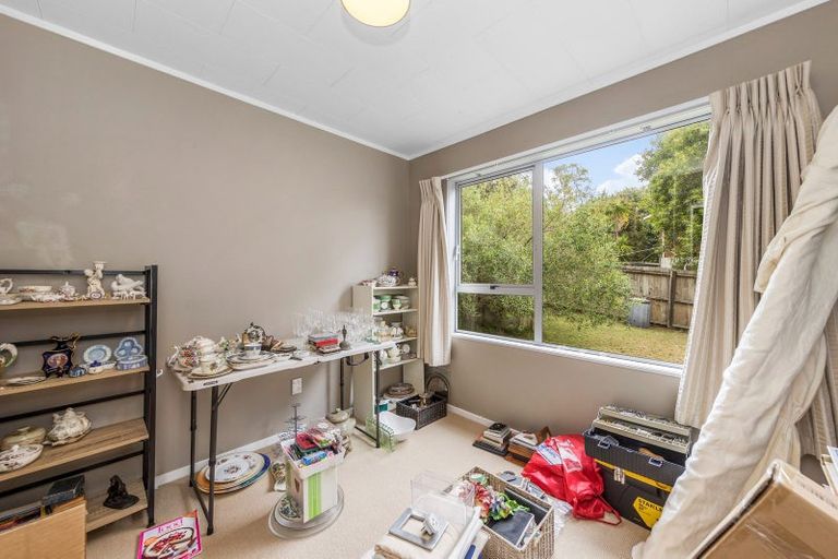 Photo of property in 14a Pokapu Street, Titirangi, Auckland, 0600