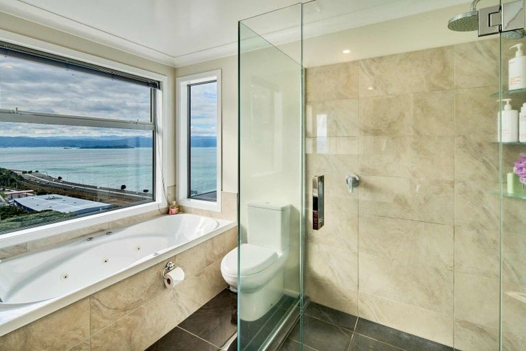 Photo of property in 10 Hervey Way, Kaiwharawhara, Wellington, 6035