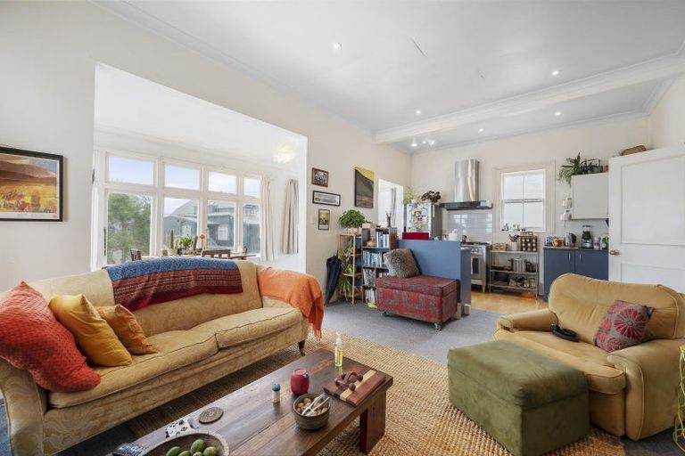 Photo of property in 54 Roxburgh Street, Mount Victoria, Wellington, 6011