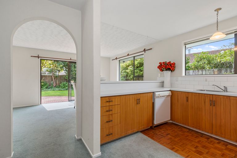 Photo of property in 28 Montclare Avenue, Ilam, Christchurch, 8041