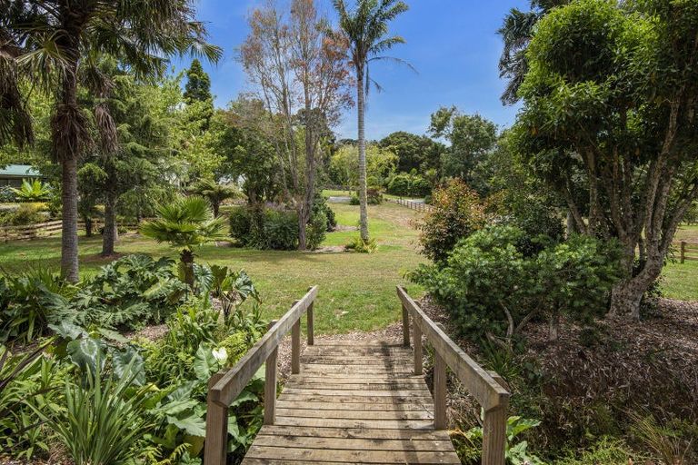 Photo of property in 3 Longreach Drive, Cooks Beach, Whitianga, 3591