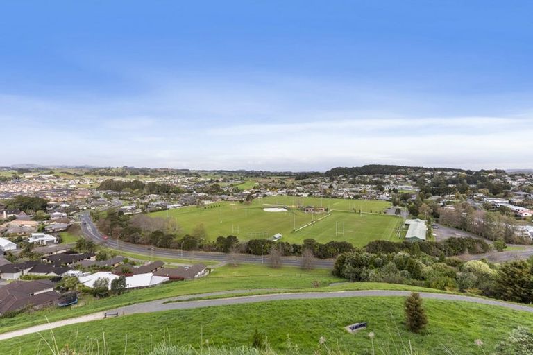 Photo of property in 44 Taukahiwi Road, Pukekohe, 2120