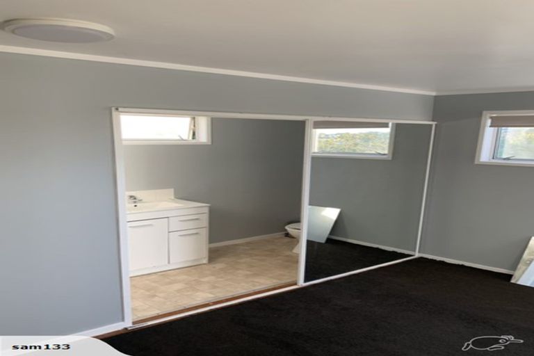 Photo of property in 2/65 Cliff View Drive, Green Bay, Auckland, 0604