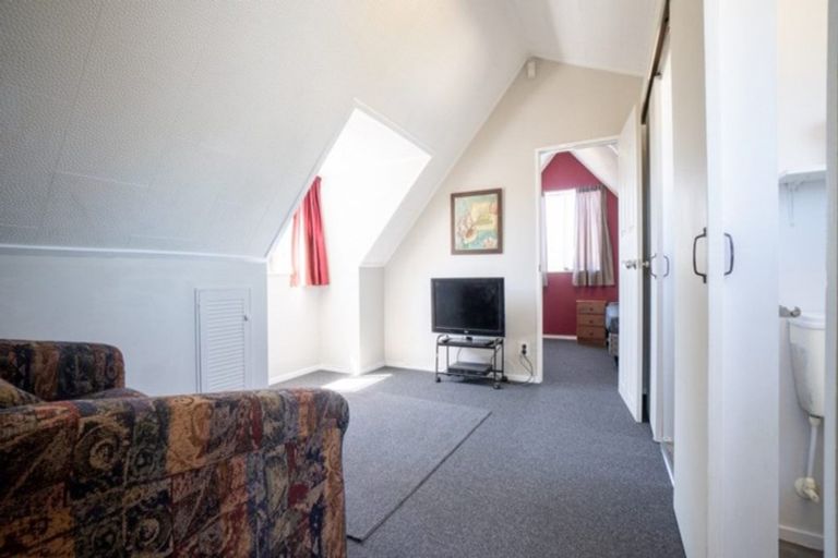 Photo of property in 32 Rosedale Crescent, Cloverlea, Palmerston North, 4412