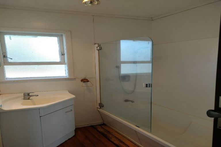 Photo of property in 25 Raglan Street, Mangere East, Auckland, 2024