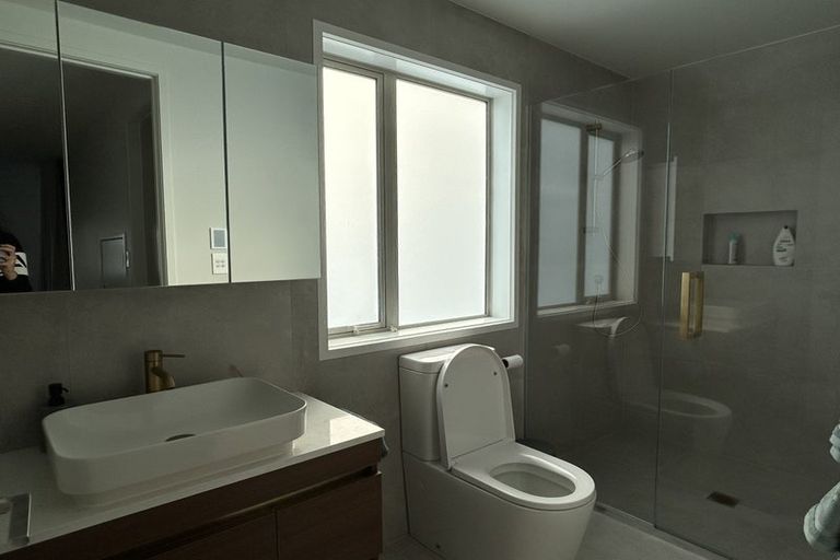 Photo of property in 18 Macbeth Court, Milford, Auckland, 0620