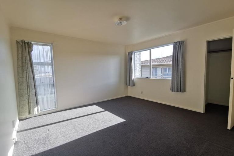 Photo of property in 2a Colchester Crescent, Newlands, Wellington, 6037