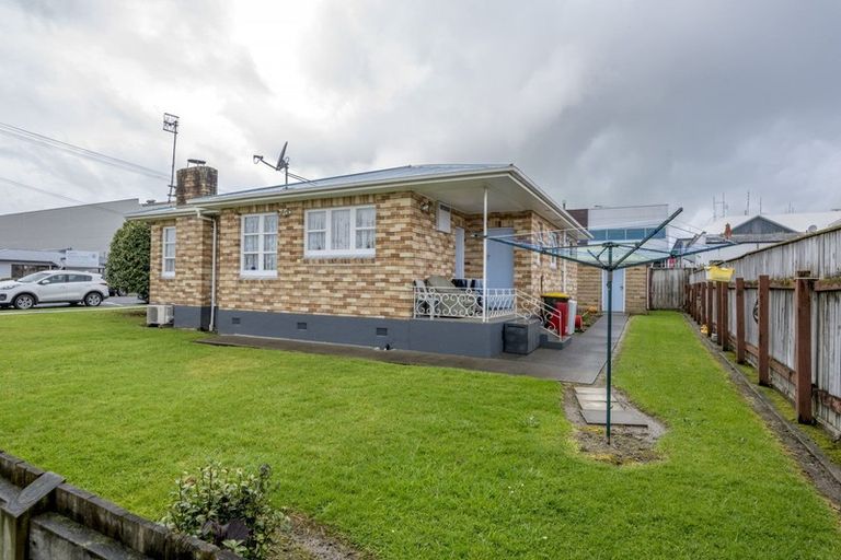 Photo of property in 19 Stanley Street, Levin, 5510