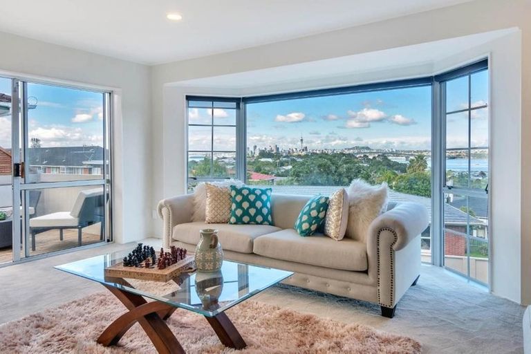 Photo of property in 2/78a Onewa Road, Northcote Point, Auckland, 0627