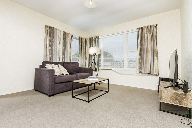 Photo of property in 73 Lynden Avenue, Hillcrest, Auckland, 0627