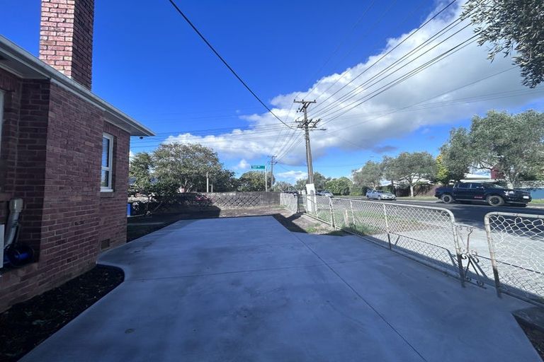 Photo of property in 52 Old Lake Road, Narrow Neck, Auckland, 0624