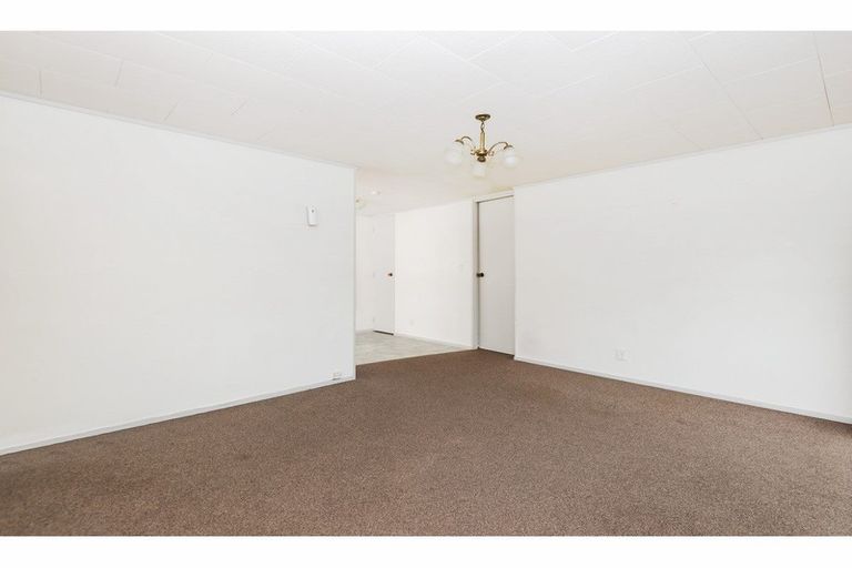 Photo of property in 1/1 Meadowvale Avenue, Forrest Hill, Auckland, 0620
