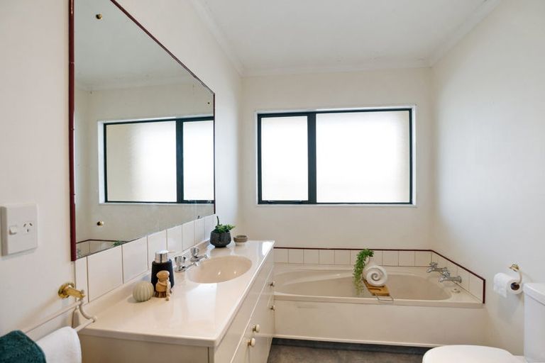 Photo of property in 6 Mistral Place, Paraparaumu Beach, Paraparaumu, 5032