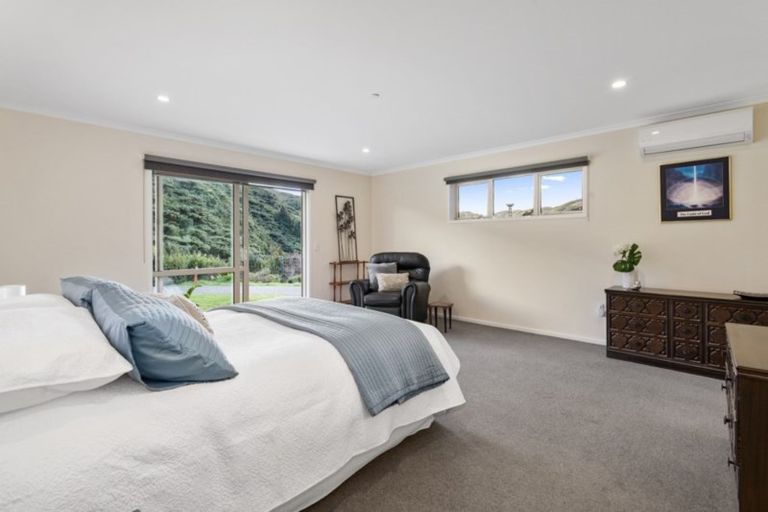 Photo of property in 103 Stratton Street, Normandale, Lower Hutt, 5010