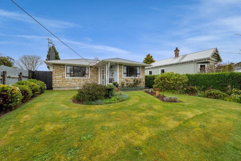 Photo of property in 21 Mills Street, Eltham, 4322