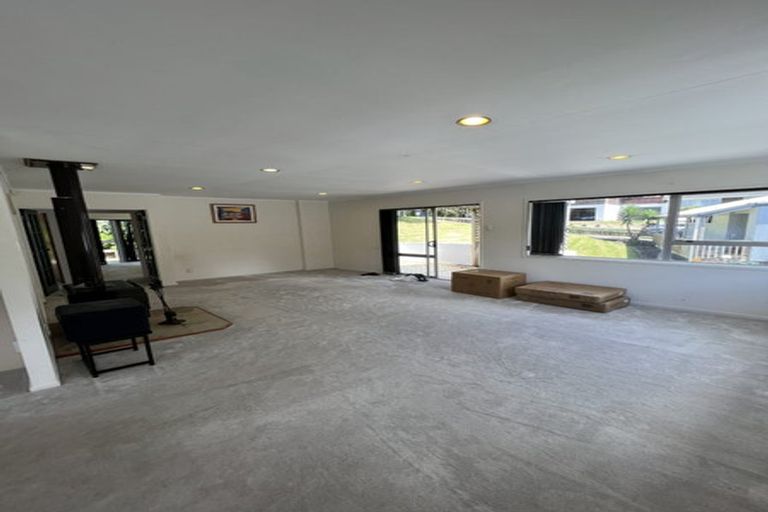 Photo of property in 1/5 Mahuta Grove, Northcote, Auckland, 0627