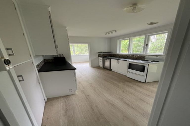 Photo of property in 1/195 Godley Road, Titirangi, Auckland, 0604