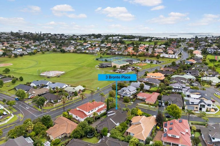 Photo of property in 3 Bronte Place, Somerville, Auckland, 2014