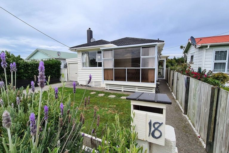 Photo of property in 18 Gisborne Terrace, Opunake, 4616