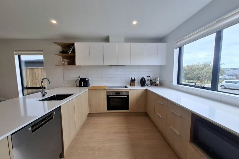 Photo of property in 28 Koura Road, Flat Bush, 2019