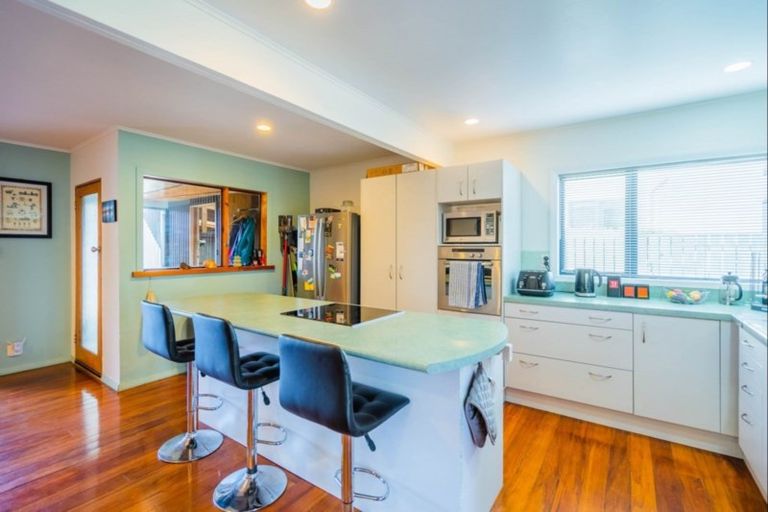 Photo of property in 4 Gray Street, Pukerua Bay, 5026