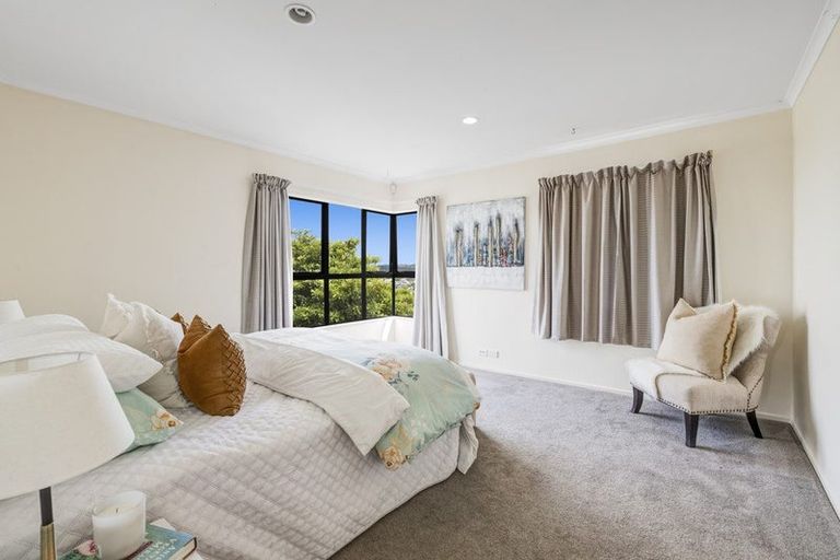 Photo of property in 26 Black Teal Close, Unsworth Heights, Auckland, 0632