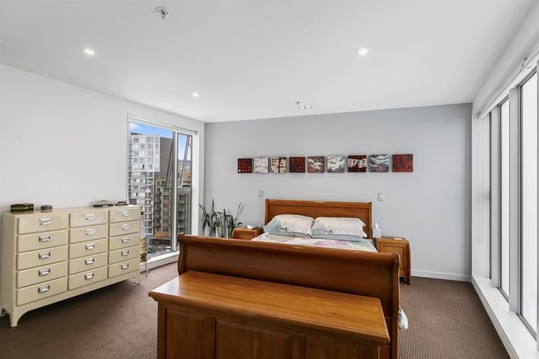 Photo of property in Portal Apartments, 8d/42 Cable Street, Te Aro, Wellington, 6011