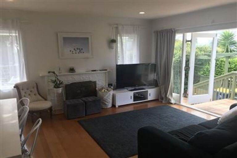 Photo of property in 1/40 Pupuke Road, Takapuna, Auckland, 0622