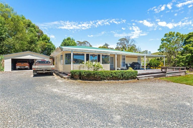 Photo of property in 95 Paremata Road, Tolaga Bay, 4077