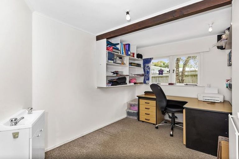 Photo of property in 14 Gills Avenue, Papakura, 2110