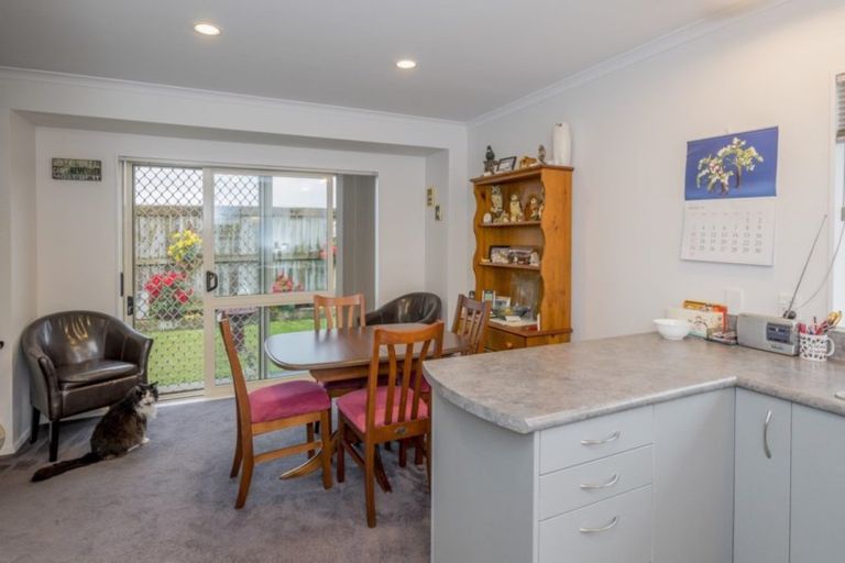 Photo of property in Rangeview Villas, 10/9 Fuller Close, Levin, 5510