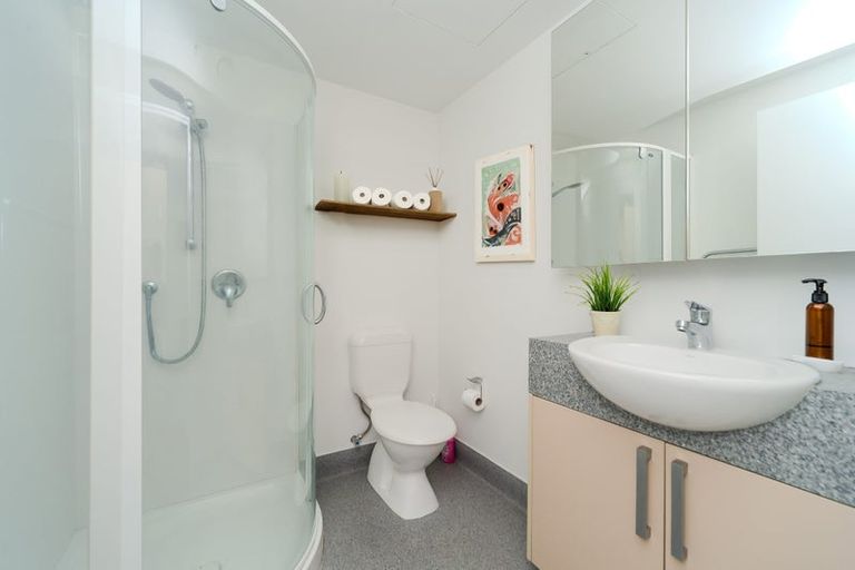 Photo of property in Dual Apartments, 406/142 Vivian Street, Te Aro, Wellington, 6011