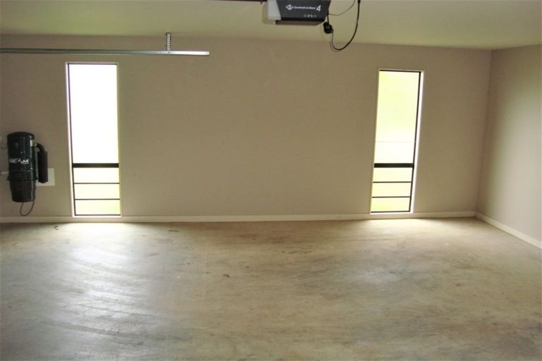 Photo of property in 23 Kittiwake Drive, Schnapper Rock, Auckland, 0632