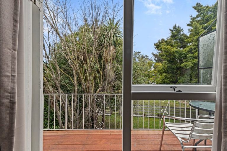 Photo of property in 9 Esher Place, Saint Martins, Christchurch, 8022