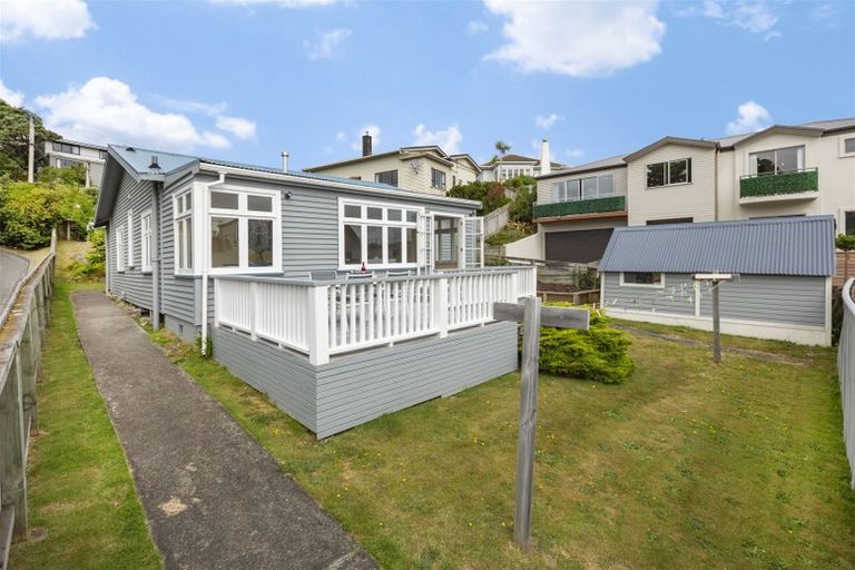 Photo of property in 102 Wexford Road, Miramar, Wellington, 6022