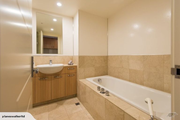 Photo of property in The Metropolis Apartments, 809/1 Courthouse Lane, Auckland Central, Auckland, 1010