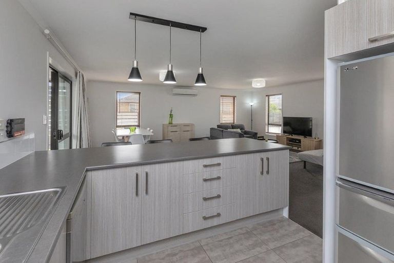 Photo of property in 18 Ocean View Rise, Ruakaka, 0116