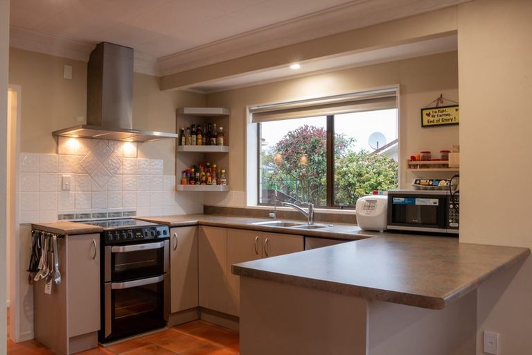 Photo of property in 31 Tiverton Crescent, Whalers Gate, New Plymouth, 4310