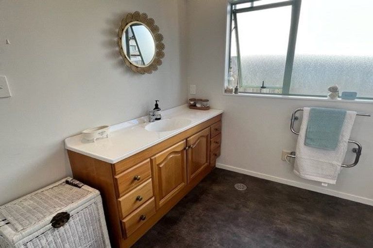 Photo of property in 9 Bradbury Road, Botany Downs, Auckland, 2010