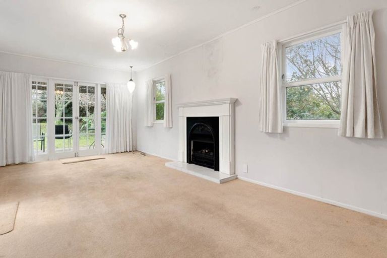 Photo of property in 8 Normanton Street, Glenfield, Auckland, 0629