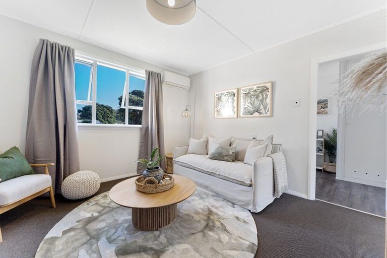 Photo of property in 70 Pioneer Road, Moturoa, New Plymouth, 4310