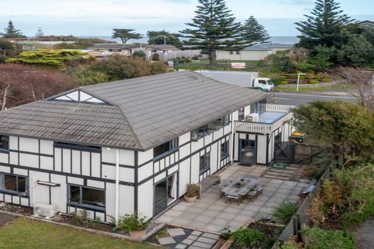 Photo of property in 300 Rosetta Road, Raumati Beach, Paraparaumu, 5032
