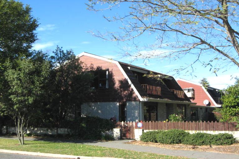 Photo of property in 1/74b Jeffreys Road, Fendalton, Christchurch, 8052