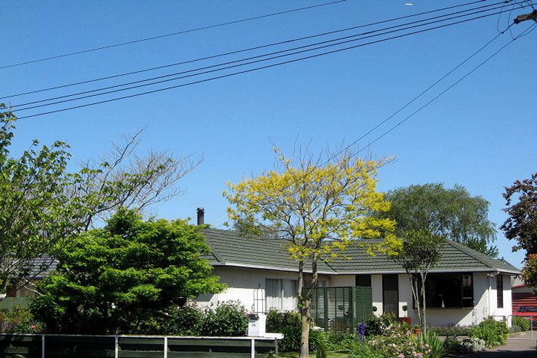 Photo of property in 38 Farquhars Road, Redwood, Christchurch, 8051