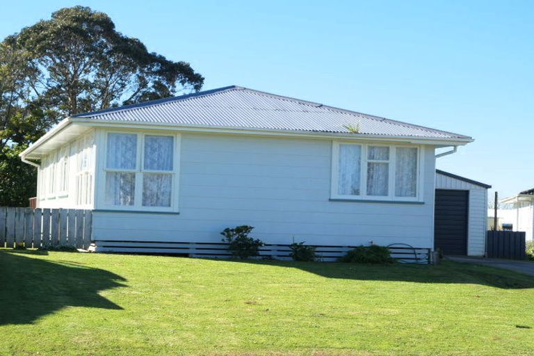 Photo of property in 17 Courtenay Crescent, Mangere East, Auckland, 2024