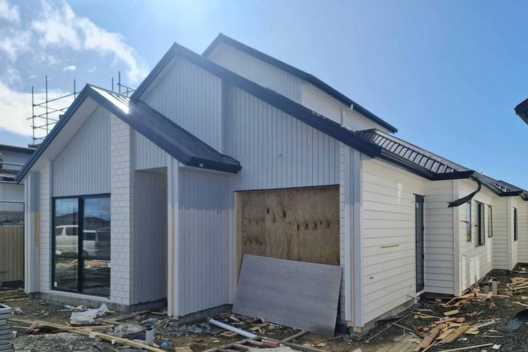 Photo of property in 8 Korowhiti Road, Clarks Beach, 2122