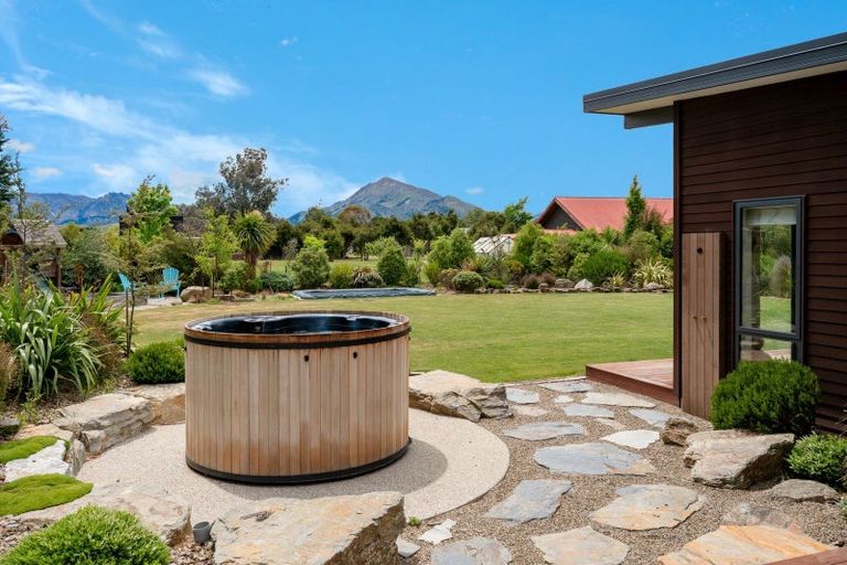 Photo of property in 4 Goldie Lane, Albert Town, Wanaka, 9305