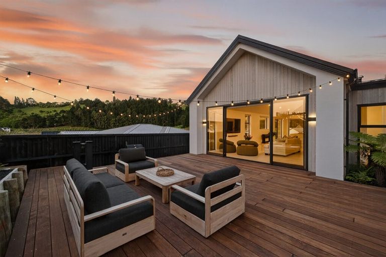 Photo of property in 6 Round Hill Rise, Cracroft, Christchurch, 8022