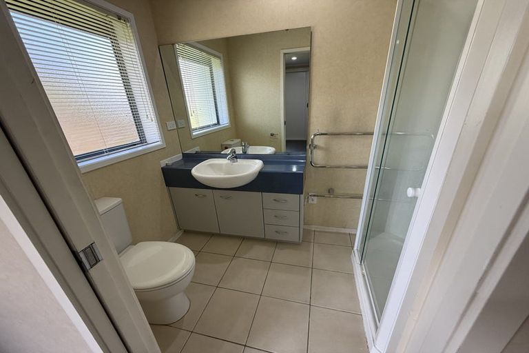 Photo of property in 70 Sheriff Place, Randwick Park, Auckland, 2105