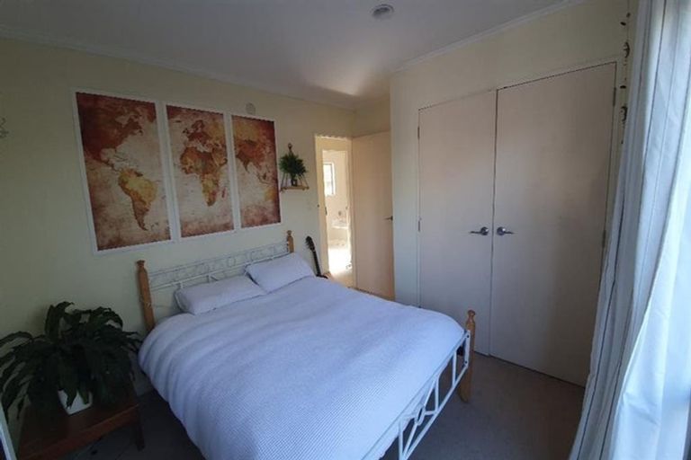 Photo of property in 2/227 Sunset Road, Sunnynook, Auckland, 0632